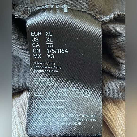 H&M Women's Size XL Gray Glitter "Yeah" t-shirt Short Sleeve Crew Neck - Picture 4 of 4